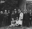 Profesorowie i absolwenci Szkoły Sztuk Pięknych w Warszawie, czerwiec 1931 roku.