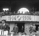Mecz piłki nożnej TS Wisła Kraków - Chelsea FC na stadionie Wisły Kraków rozegrany z okazji 30-lecia Towarzystwa Sportowego Wisła Kraków w maju 1936 r.