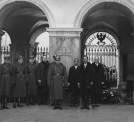 Złożenie wieńca na Grobie Nieznanego Żołnierza w Warszawie przez posła nadzwyczajnego i ministra pełnomocnego Afganistanu w Polsce Wali Shaha Khana 24.02.1932 r.