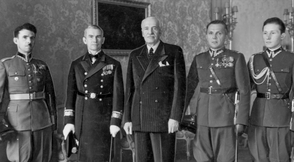  Delegacja Batalionu Morskiego na audiencji u prezydenta RP Ignacego Mościckiego w związku z zaproszeniem go na uroczystość Batalionu w Wejherowie 10.1937 r.  