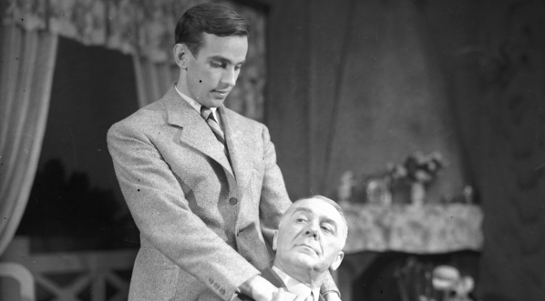  Przedstawienie ”Papa”  Gastona Armanda de Caillaveta i Roberta de Flersa w Teatrze Miejskim im. Juliusza Słowackiego w Krakowie w październiku 1936 roku.  