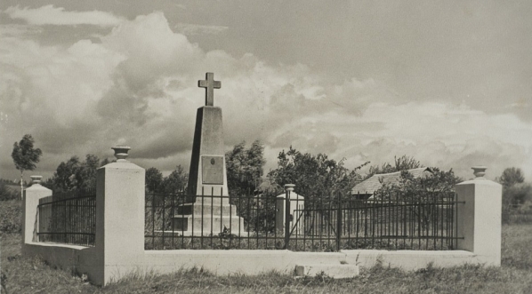  Cmentarz legionowy w Mołotkowie. (fot. Adam Lenkiewicz)  
