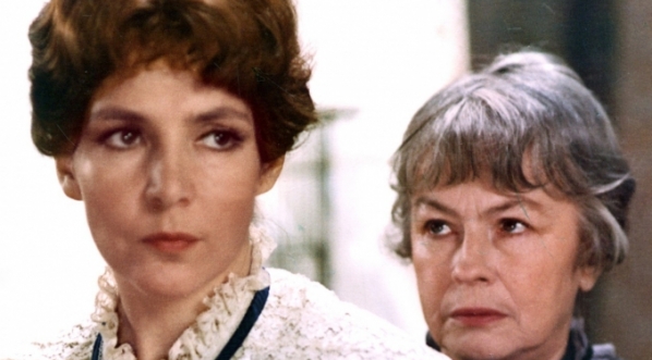  Marta Lipińska i Danuta Szaflarska w filmie Ryszarda Bera "Lalka" z 1977 roku.  