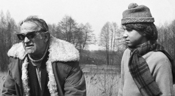  Reżyser Wadim Berestowski i aktor Cezary Milecki podczas realizacji filmu "Pierwsza orka" w 1975 roku.  