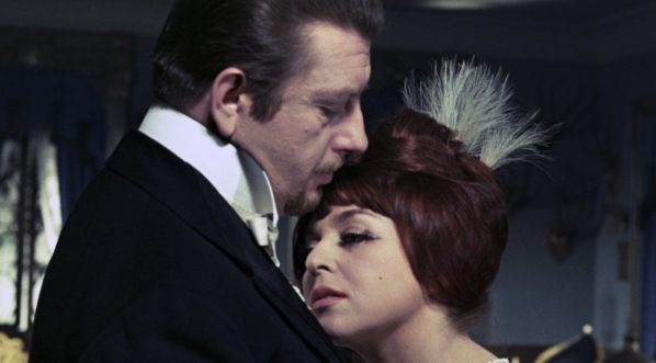  Mariusz Dmochowski i Kalina Jędrusik w filmie Wojciecha Jerzego Hasa "Lalka" z 1968 roku.  