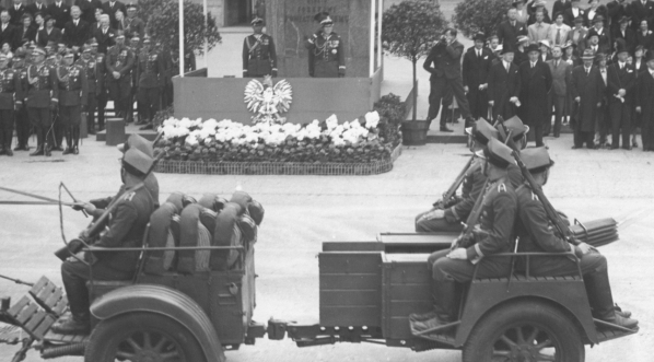  Święto wojsk łączności na pl. Piłsudskiego w Warszawie 18.06.1937 r.  
