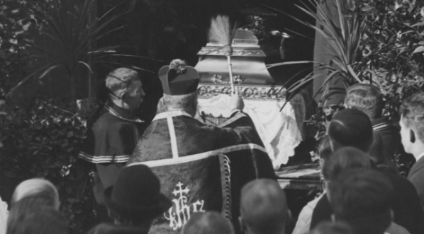  Pogrzeb gen. broni Tadeusza Jordan Rozwadowskiego w Warszawie w 1928 roku.  