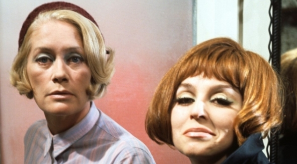  Alina Janowska i Kalina Jędrusik w filmie Jerzego Gruzy "Dzięcioł" z 1970 roku.  