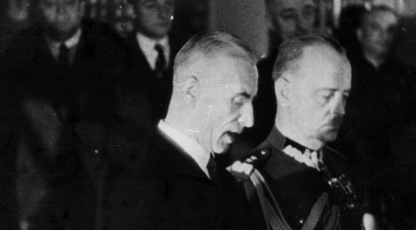  Prezydent RP Władysław Raczkiewicz i premier RP Władysław Sikorski podczas składania oświadczeń. (foto. Czesław Datka, Paryż, październik 1939 r.)  