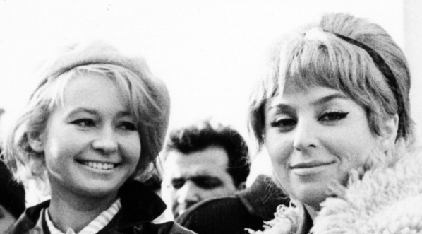  Elżbieta Czyżewska i Kalina Jędrusik na planie filmu Stanisława Lenartowicza "Giuseppe w Warszawie" z 1964 roku.  