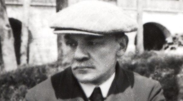  Stefan Żeromski w Zakopanem przed willą Władysławka 1918 r.  