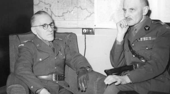  Generał Tadeusz Piskor  i generał Marian Kukiel w kwietniu 1945 roku.  
