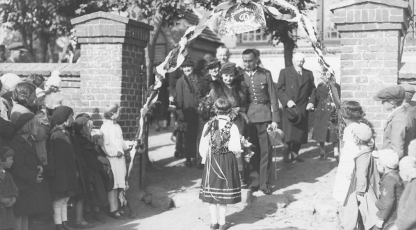  Ślub córki gen. Władysława Sikorskiego Zofii Sikorskiej ze Stanisławem Leśniowskim.  (foto. J. Trando, październik 1936 r.)  