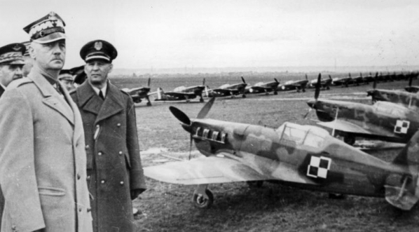  Wizyta gen. Władysława Sikorskiego w ośrodku szkoleniowym Polskich Sił Powietrznych w Bron, 27.03.1940 r.  