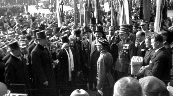  Uroczystości w Katowicach z okazji 10 rocznicy wybuchu III powstania śląskiego  w dniach 2-3.05.1931 roku.  