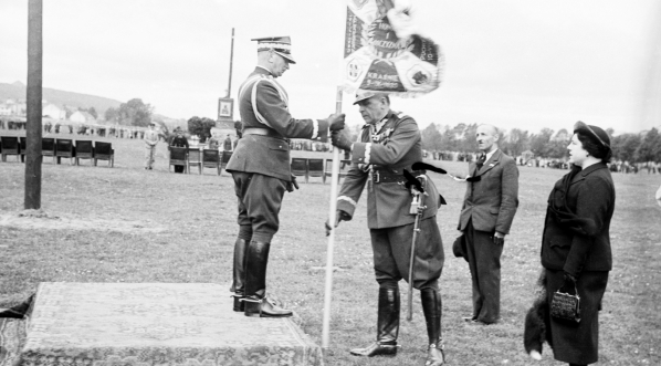  Wręczenie i poświęcenie sztandarów pułkom artylerii na Krakowskich Błoniach 29.05.1938 r. (2)  