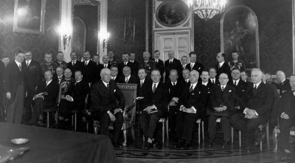  Posiedzenie komitetu budowy gmachu Muzeum Techniki i Przemysłu na Zamku Królewskim w Warszawie, 28.03.1934 r.  