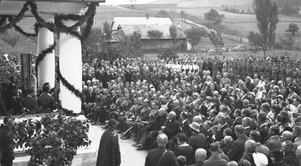  Uroczystość odsłonięcia tablicy pamiątkowej z okazji 20-lecia Szkoły Strzeleckiej w Stróży 8.10.1933 r.  