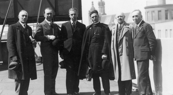  Przedstawiciele Węgierskiego Czerwonego Krzyża z wizytą w Krakowie w maju 1935 roku.  