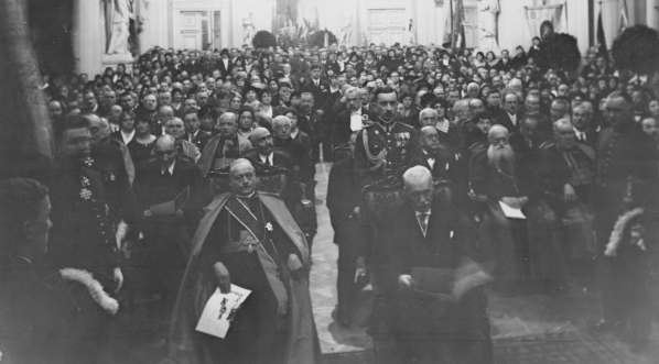  Akademia z okazji dziewiątej rocznicy pontyfikatu papieża Piusa XI w sali Rady Miejskiej w lutym 1931 roku.  