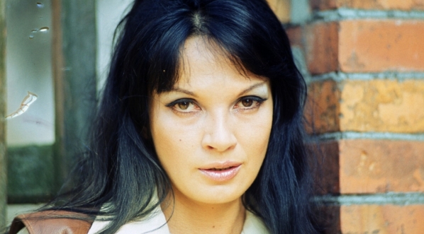  Anna Krzyżewska w filmie Jerzego Passsendorfera "Akcja Brutus" z 1970 roku.  